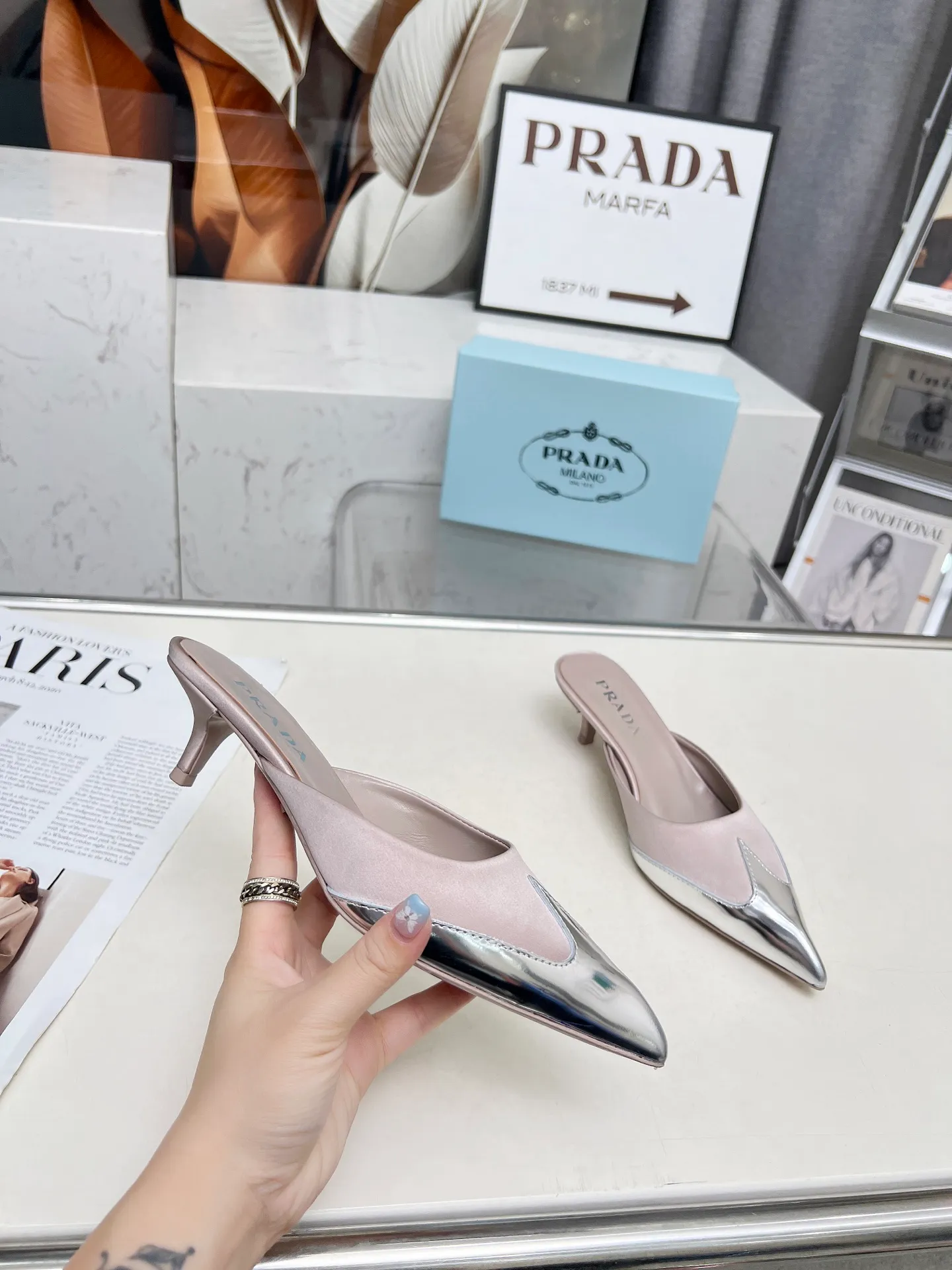 👟👟Ex-factory price 520👟👟 🏧2025 T show Mule shoes, silk pointed toe series🏧 (highest version with top packaging) PRADA 2025𝐬𝐬Prada new product, (top version) is coming! prada25 "T-stage show style" mainly promotes hot-selling styles, made of silk material and TPU Muller series spring and summer single shoes and sandals series. Made of high-quality silk satin and Tpu mirror material, a full range of simple light plate logo hot stamping. ——————————————————❣️ 2025SS PRADA spring and summer simple style, it looks so good. Various Internet celebrities have planted popular styles, awakening the imagination of skirt trains, corsets and bra curves, streamlined to the extreme ~ super popular series of hot products, with iconic logos on the heels or on the feet, as well as prismatic pointed toes, and angular lines are clearly defined.  Prada spring2025’s latest presentation is also wonderful with different styles! This season's Prada styles are simpler in design than before. They don't deliberately pursue a trendy or sporty feeling. They are all natural. The colors are also made of bright spring and summer eye-catching colored silks with pointed toes. They are so simple and beautiful. 😋The original shoes are developed and purchased from Italian counters, and are reproduced 1:1 according to the original taste. The newly opened low heel of 4cm has the same concave and convex height as the original version, creating a variety of sandals and slippers: low heel, pointed toe and half drag. 💛❤️ 💛❤️ ⚛Baotou low heel 4cm. ⚛Sale size: 35-41 (customized at 42.43) ⚛Top silk satin fabric + sheepskin lining + Italian triple-A cowhide bottom. 💙"Multiple colors, all official colors can be produced".